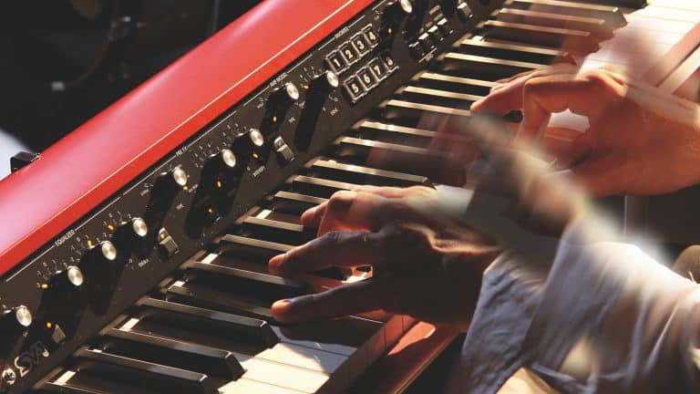 anschlagdynamik-digitalpiano-korg-sv-1