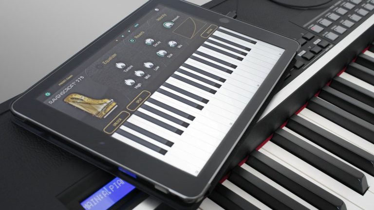 Klavier App mit extrem gutem Sound: Ravenscroft 275 Piano von UVItouch (Foto: Jörg Sunderkötter)