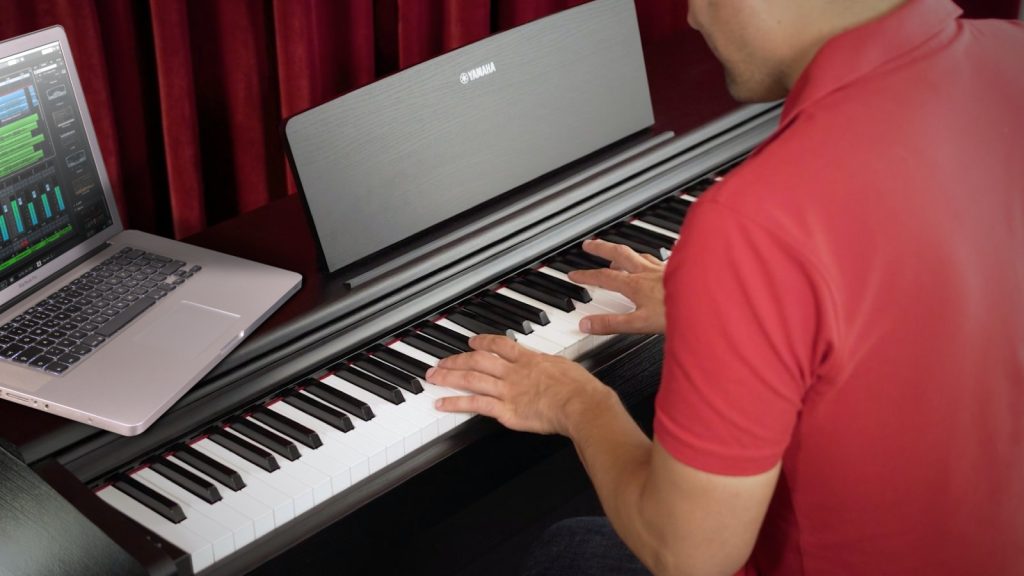 Digitalpiano als Masterkeyboard verwenden: Das Yamaha YDP-164 ergibt zusammen mit der DAW (hier: Steinberg Cubase) ein vollständiges Recording-Studio.