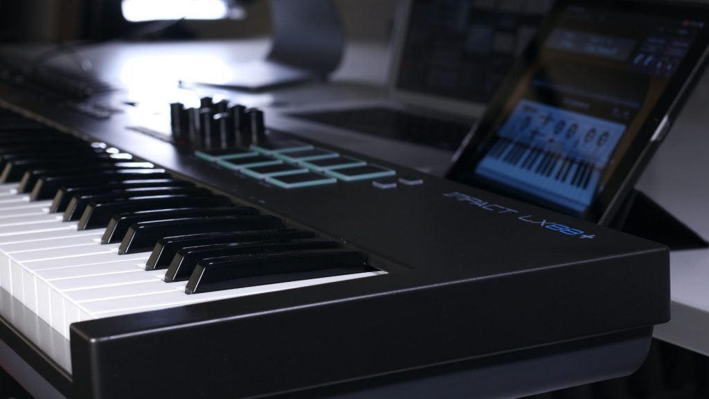 Masterkeyboard mit Piano-Tastatur: Nektar Impact 88+