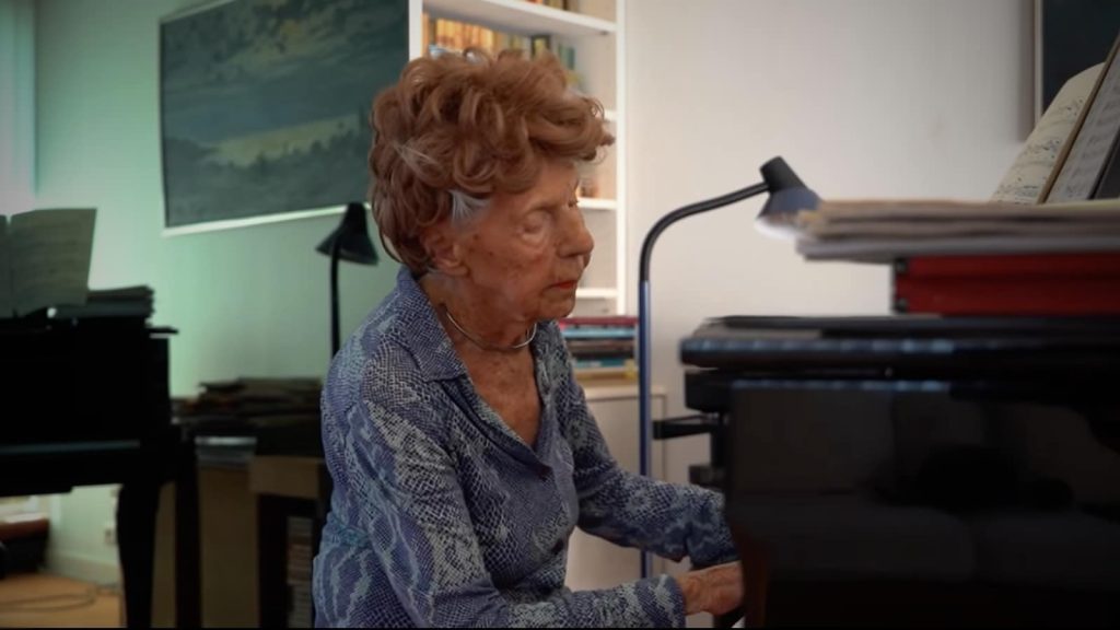 Colette Maze - mit 107 Jahren die älteste Pianistin der Welt. im Mai 2021 brachte sie ihr 6. Studio-Album mit Stücken von Debussy heraus, dessen Musik sie sehr verehrt. (Bildquelle: Thomann)