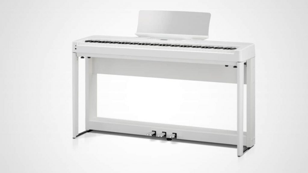 Sieht aus wie ein kleines Homepiano: Das Kawai Portable Piano ES-920 inklusive Stativ HM-5 W und Pedalteil F-302 W, beides optional: ca. 290,- Euro. (Bildquelle: Kawai)