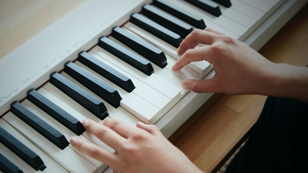 Hammermechanik-Tastatur mit Ebony/Ivory-Feel für unter 400 Euro. In dieser Preisklasse das E-Piano mit der besten Spielbarkeit. (Bildquelle: Casio)