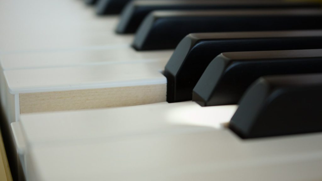 Die Hybrid-Tastatur der neuen Casio Privia-Modelle: Gutes Spielgefühl dank Ivory-Feel Oberfläche und Holzelementen.