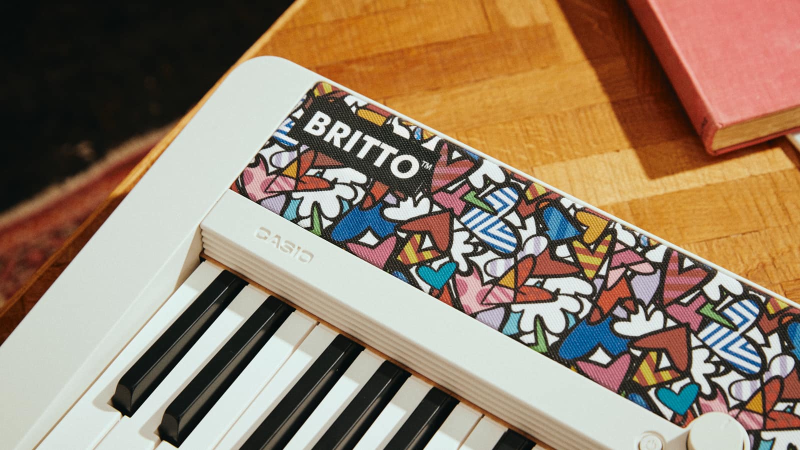 Casio CT-S1FH - Piano-Keyboard mit Artwork von Romero Britto (Bildquelle: Casio)