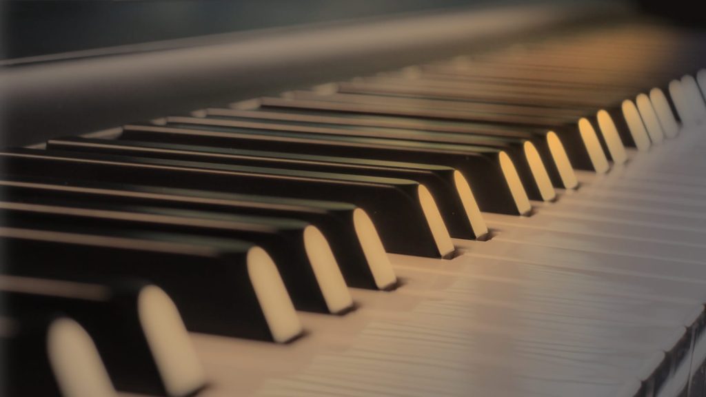 Was bedeutet halbgewichtete Tasten beim Digitalpiano?
