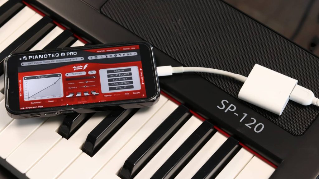 Ein großer Vorteil von USB-Audio/MIDI: Mobilgeräte können direkt mit dem OTG-Adapter angeschlossen werden und der Sound der App wird auf die Lautsprecher des E-Pianos übertragen.