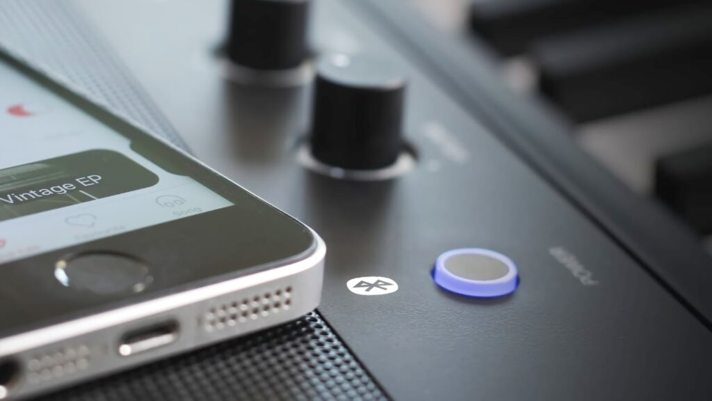 E-Piano mit Bluetooth spielen
