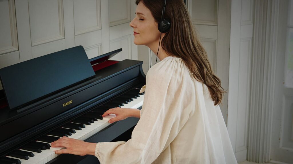 Klassisches Hompiano-Design - moderne Features: Casio AP-300. (Bildquelle: Casio)