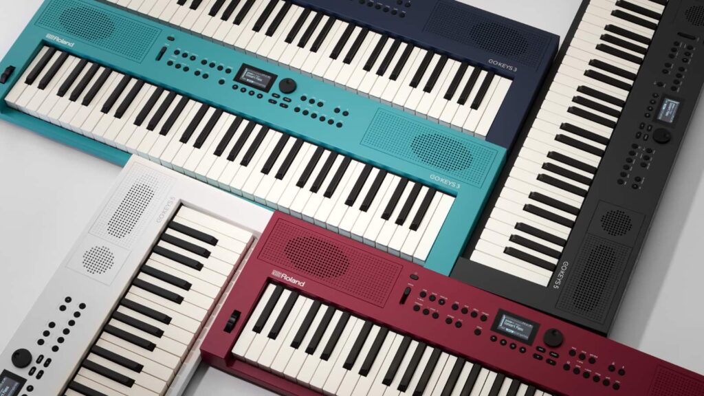 Die Roland Go:Keys-Reihe ist in vielen bunten Farben erhältlich. Beim Go:Keys 5 kann man zwischen Grau und Weiß wählen, das Go:Keys 3 ist in in den Farben Türkis, Blau und Rot erhältlich. (Bildquelle: Roland)