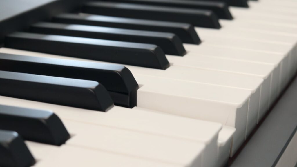 Sieht zwar aus wie Piano-Tasten, sind aber keine. Das Roland Go:Keys 5 spielt sich eher wie ein Keyboard. (Bildquelle: Roland)