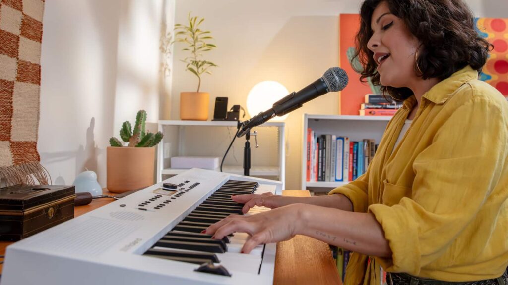 Über den Mic-Channel gibt's gleich auch die passenden Effekte für die Vocals. (Bildquelle: Roland)