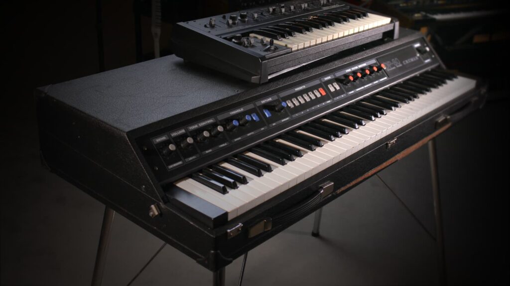 Crumar E-Piano & Roland SH-09 (Foto: J. Sunderkötter / eboardmuseum