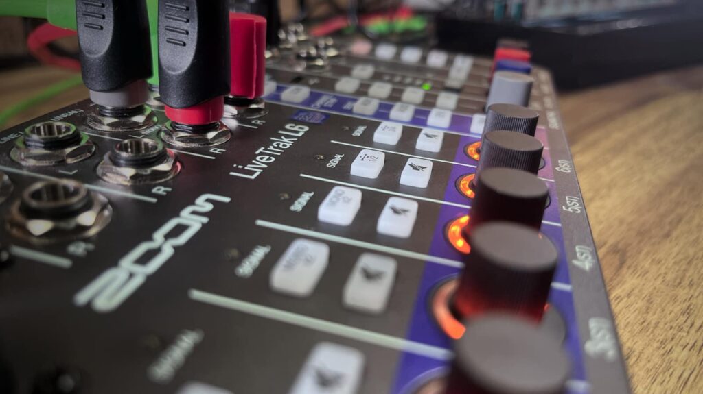 Level, Pan, EQ, Mute... die wichtigsten Funktionen sind beim Zoom LiveTrak L6 immer im Zugriff. (Foto: J. Sunderkötter)