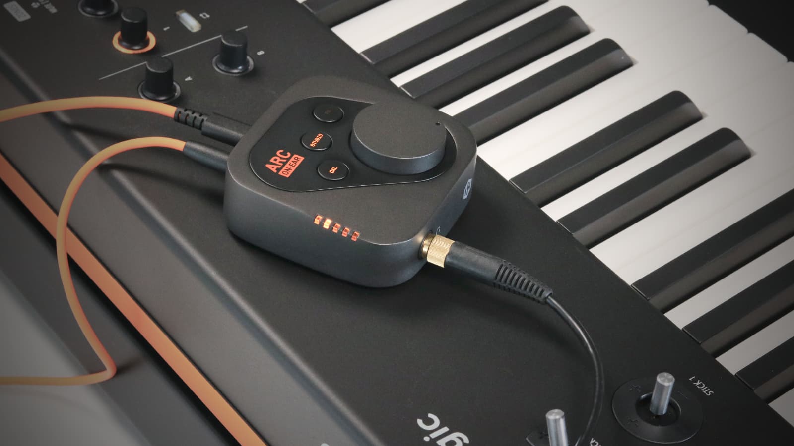 IK Multimedia ARC on Ear - Headphone Amp