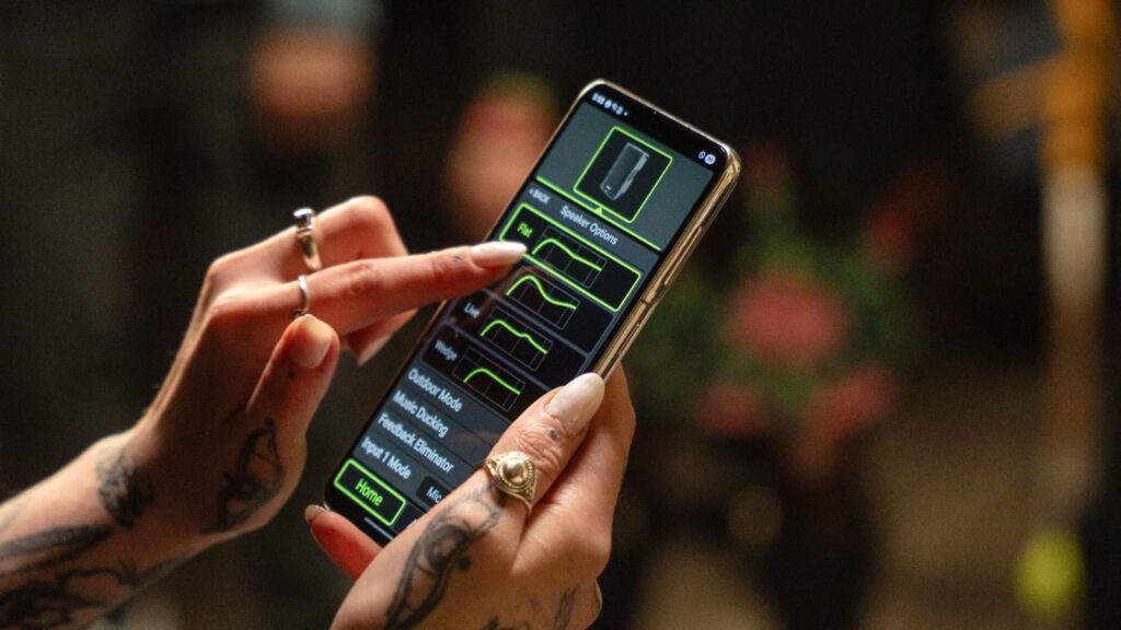 Die App Mackie Connect 2 ermöglicht neben der Fernsteuerung der Funktionen auch noch individuelle Klangkontrolle per EQ. (Bildquelle: Mackie)