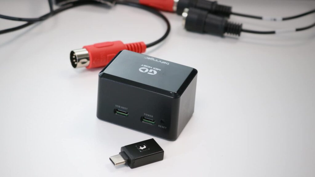 Für die Wandlung von USB-A benörigt wird ein kleiner OTG-Adapter.